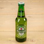 Heineken flesje bier bij BBQ of buffet