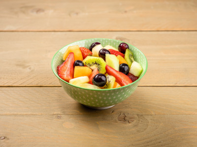 vers fruitsalade bij BBQ of buffet