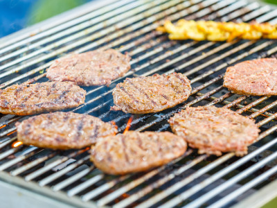 Hamburgers op de barbecue